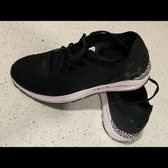 Women’s Hova Sonic Under armor sneakers - Picture 2 of 5